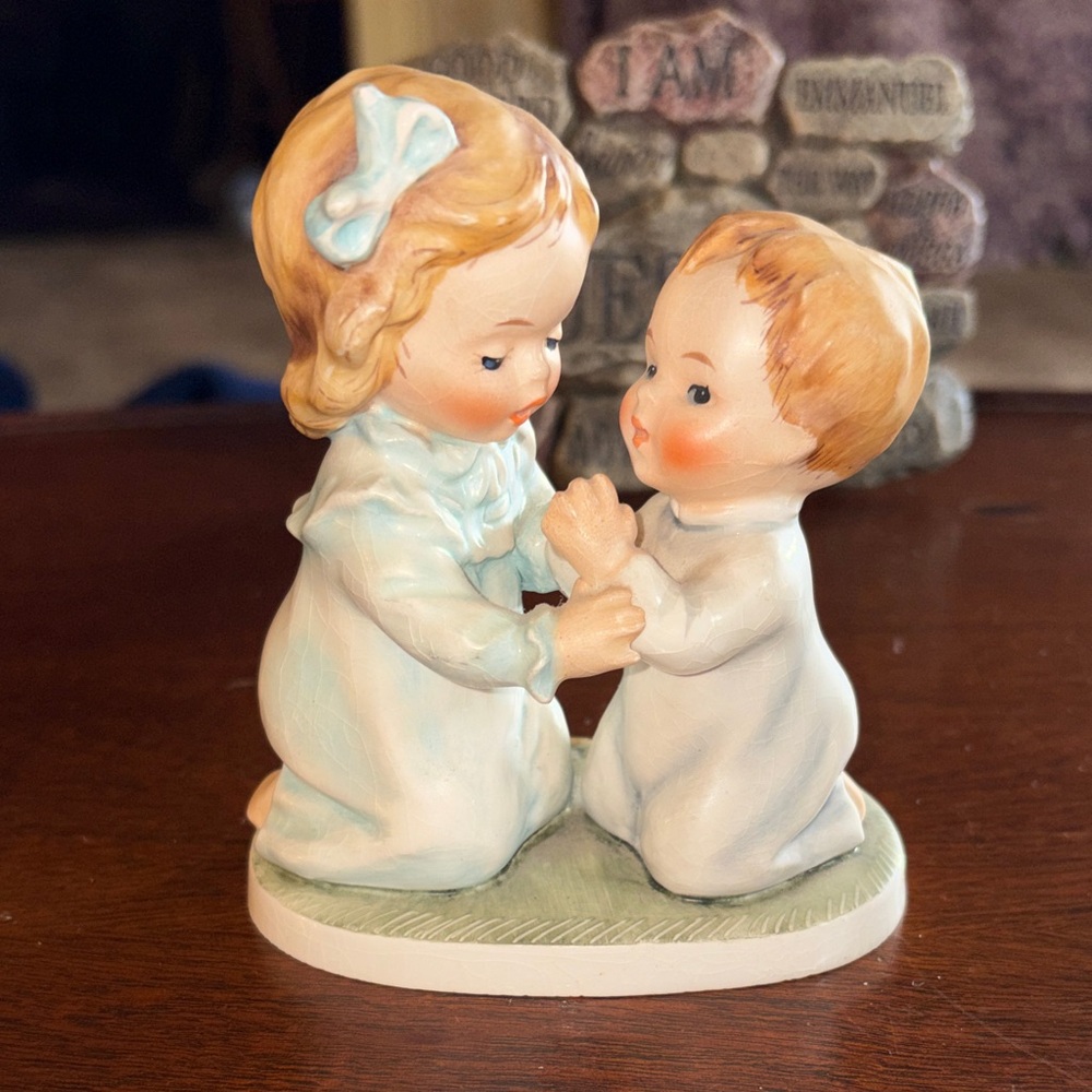 Vintage 1963 Goebel “The Way To Pray” Hummel Porcelain Figurine